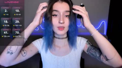 Snapshot of mika_reid chatting on 23, 11, 2025 Mika online show from 23, 11, 2025