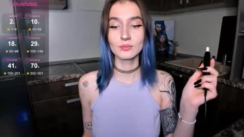 Snapshot of mika_reid chatting on 27, 11, 2025 Mika online show from 27, 11, 2025