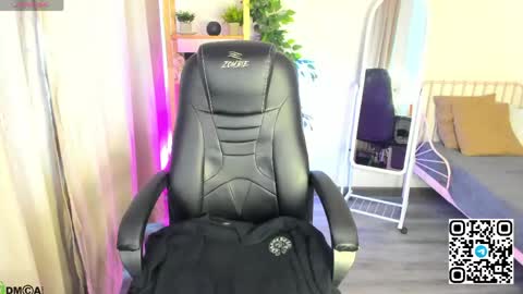 Mika online show from 18, 4, 2026