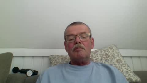 Snapshot of mikael42 chatting on 18, 5, 2026 mikael42 online show from 18, 5, 2026