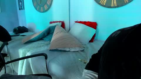 Mike 0233 online show from 19, 1, 2025