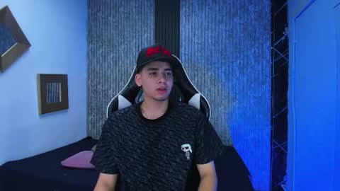 Mike 0233 online show from 21, 12, 2025