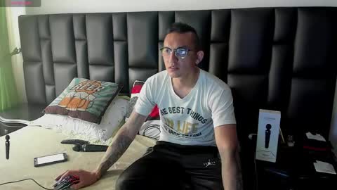 Snapshot of mike_bennet chatting on 7, 6, 2026 Mike Bennet Make me Cum Please online show from 7, 6, 2026