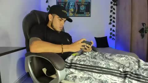 mikee_scooth online show from 9, 3, 2025