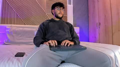 Mikeee online show from 19, 4, 2026