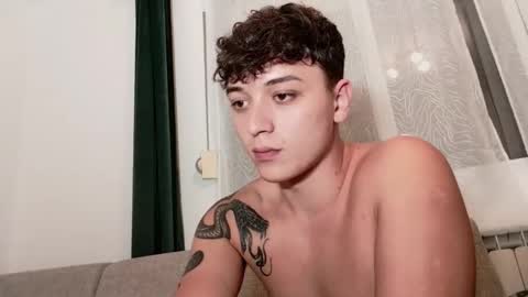 Snapshot of mikelaur chatting on 6, 10, 2025 MikeLaur online show from 6, 10, 2025