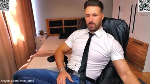 Snapshot of mikestrip chatting on 15, 9, 2025 Mike online show from 15, 9, 2025