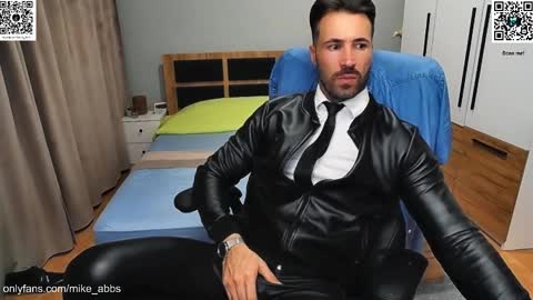 Snapshot of mikestrip chatting on 1, 10, 2025 Mike online show from 1, 10, 2025