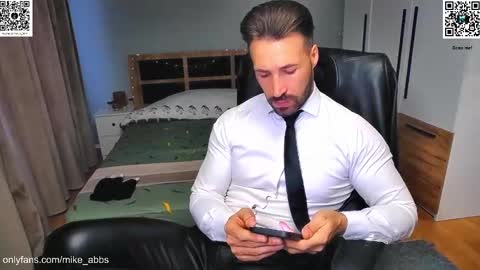 Snapshot of mikestrip chatting on 20, 10, 2025 Mike online show from 20, 10, 2025