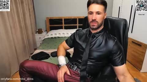 Snapshot of mikestrip chatting on 27, 10, 2025 Mike online show from 27, 10, 2025