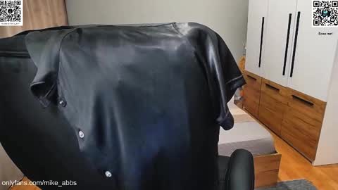 Snapshot of mikestrip chatting on 14, 11, 2025 Mike online show from 14, 11, 2025