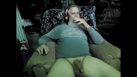 Snapshot of mikevm420 chatting on 5, 12, 2024 mike online show from 5, 12, 2024