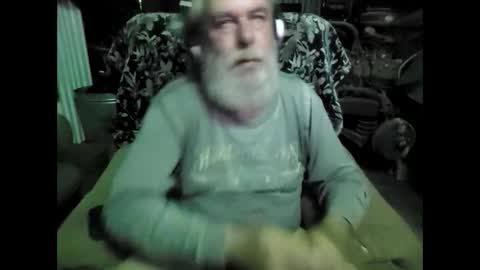 Snapshot of mikevm420 chatting on 30, 12, 2024 mike online show from 30, 12, 2024