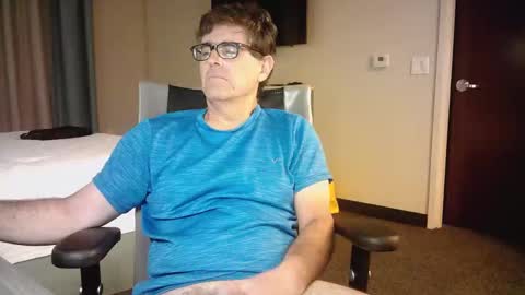 Snapshot of mikewulds chatting on 10, 1, 2026 Mike online show from 10, 1, 2026