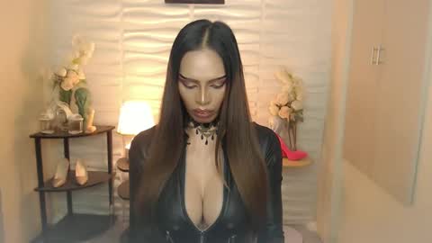 Mistress MikeyAlawi online show from 3, 12, 2024