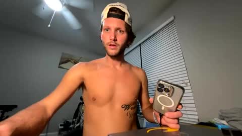 Snapshot of mikeywhite123 chatting on 14, 12, 2024 mikeywhite123 online show from 14, 12, 2024