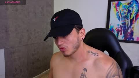 Snapshot of mikke_love chatting on 25, 5, 2026 MIKKE online show from 25, 5, 2026
