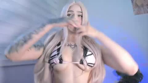 Snapshot of mikusitq_ chatting on 5, 7, 2026 Emi independent model online show from 5, 7, 2026