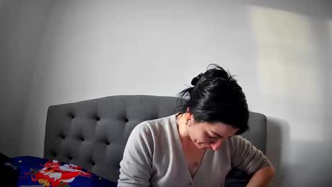 Mikyloveu online show from 18, 12, 2024