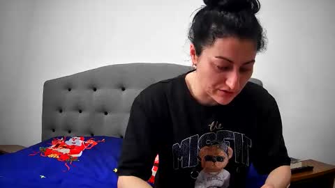 Mikyloveu online show from 3, 4, 2026