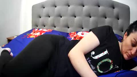 Mikyloveu online show from 6, 4, 2026