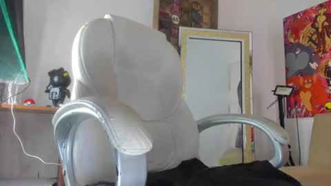 Mila Dash online show from 10, 11, 2025