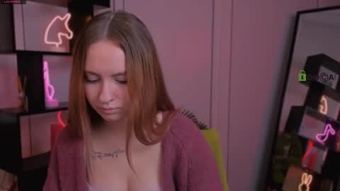 Snapshot of mila_glow chatting on 3, 10, 2025 mila_glow online show from 3, 10, 2025