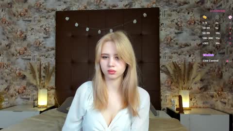 mila_kinor online show from 1, 2, 2025