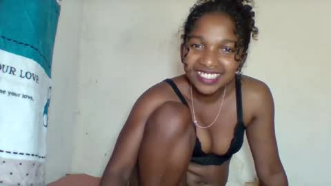 mila_lunah online show from 27, 3, 2026
