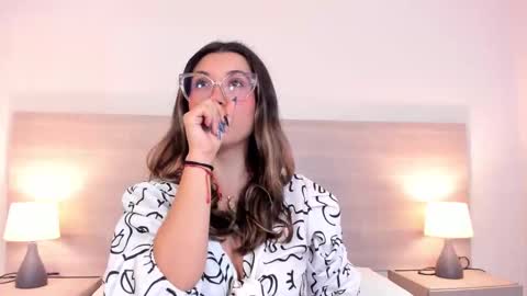 Snapshot of mila_thomass chatting on 2, 3, 2026 mila_thomass online show from 2, 3, 2026