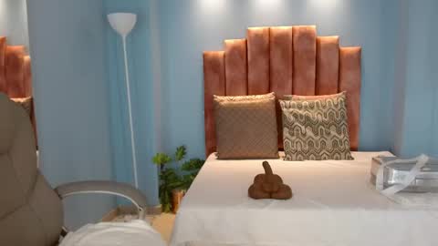 milaa_star online show from 18, 4, 2026