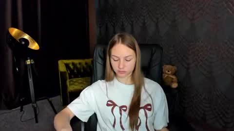 Snapshot of milaaddam chatting on 7, 7, 2026 Milla online show from 7, 7, 2026