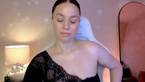Mila Fleur online show from 22, 9, 2025