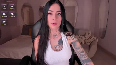 Snapshot of milalawrence_ chatting on 4, 12, 2025 Mila online show from 4, 12, 2025