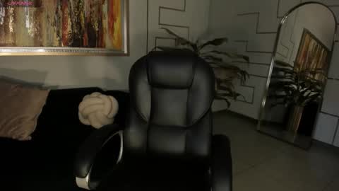 Snapshot of milalawrence_ chatting on 27, 2, 2026 Mila online show from 27, 2, 2026