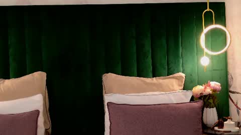 Snapshot of milaleoneli chatting on 8, 7, 2026 milaleoneli online show from 8, 7, 2026