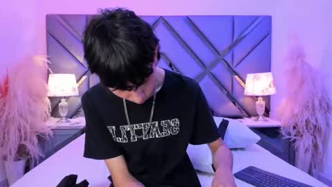 milan_lewiss online show from 23, 2, 2026