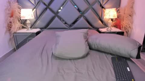 milan_lewiss online show from 1, 4, 2026