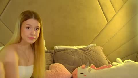Snapshot of milanabalmain chatting on 17, 5, 2026 MilanaBalmain online show from 17, 5, 2026