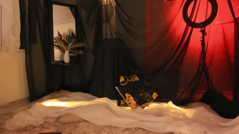 Snapshot of milaniminxx chatting on 12, 9, 2025 aya online show from 12, 9, 2025
