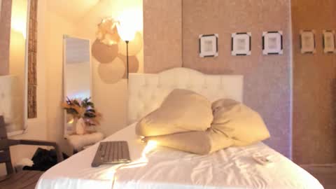 Snapshot of milaniminxx chatting on 2, 10, 2025 aya online show from 2, 10, 2025