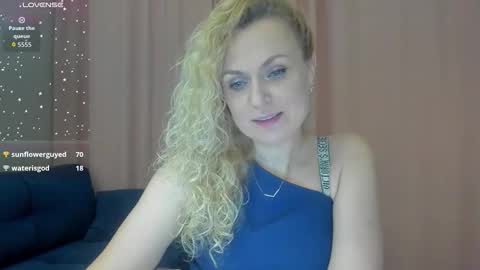 Snapshot of milanna_x chatting on 4, 12, 2025 milanna_x online show from 4, 12, 2025