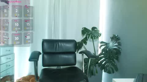 Snapshot of milansantana24 chatting on 9, 10, 2025 MILAN SANTANA online show from 9, 10, 2025