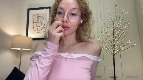 Mila online show from 19, 12, 2025