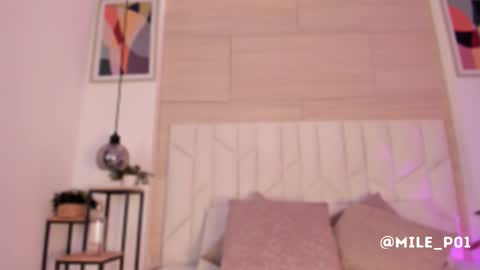 Snapshot of mile_perez chatting on 18, 12, 2025 M I L E online show from 18, 12, 2025