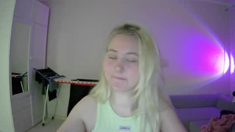 Snapshot of milena391630 chatting on 30, 4, 2026 Milena new nonude shy blonde natural online show from 30, 4, 2026
