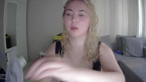 Snapshot of milena391630 chatting on 22, 5, 2026 Milena new nonude shy blonde natural online show from 22, 5, 2026