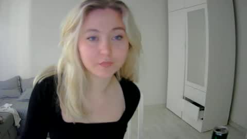 Snapshot of milena391630 chatting on 13, 6, 2026 Milena new nonude shy blonde natural online show from 13, 6, 2026