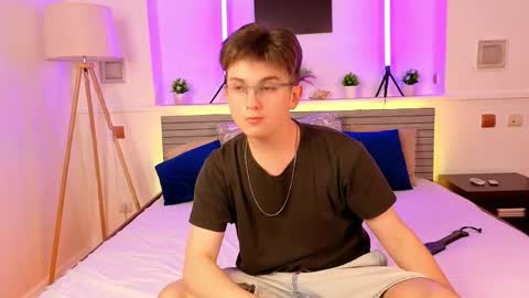 Snapshot of miless_cooper chatting on 30, 4, 2026 Miles online show from 30, 4, 2026