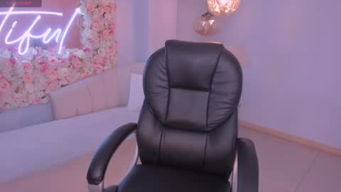 Snapshot of mileycruz_ chatting on 5, 12, 2024 Miley Cruz IG miley model23 online show from 5, 12, 2024